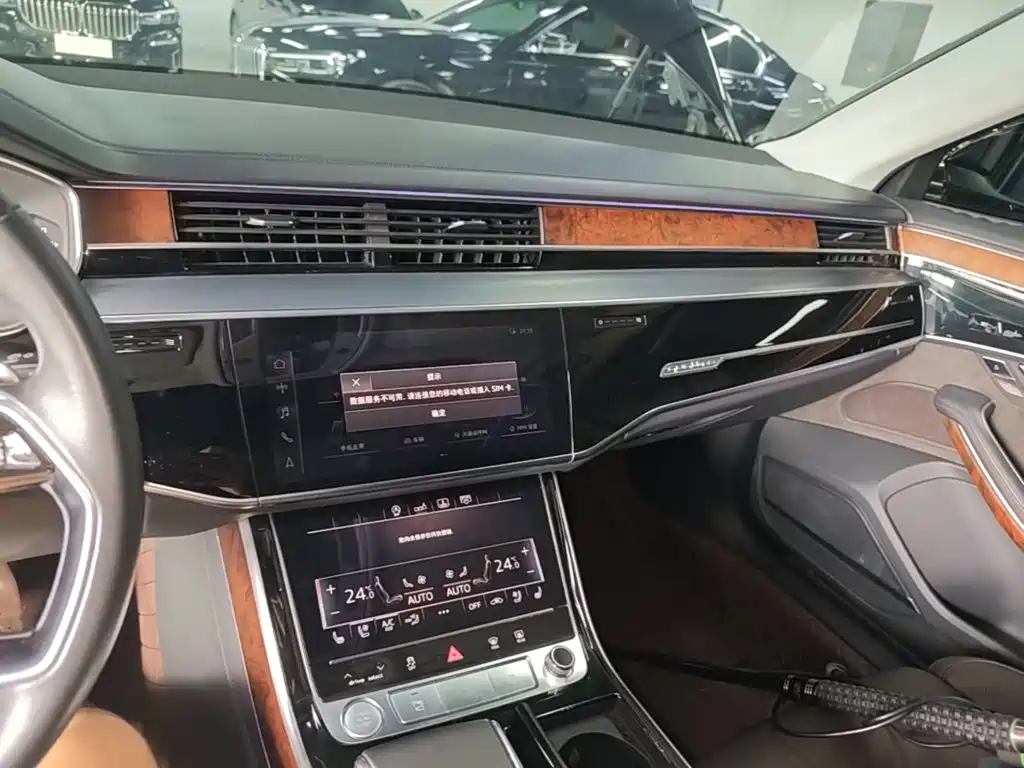 Фото 13 - Audi A8