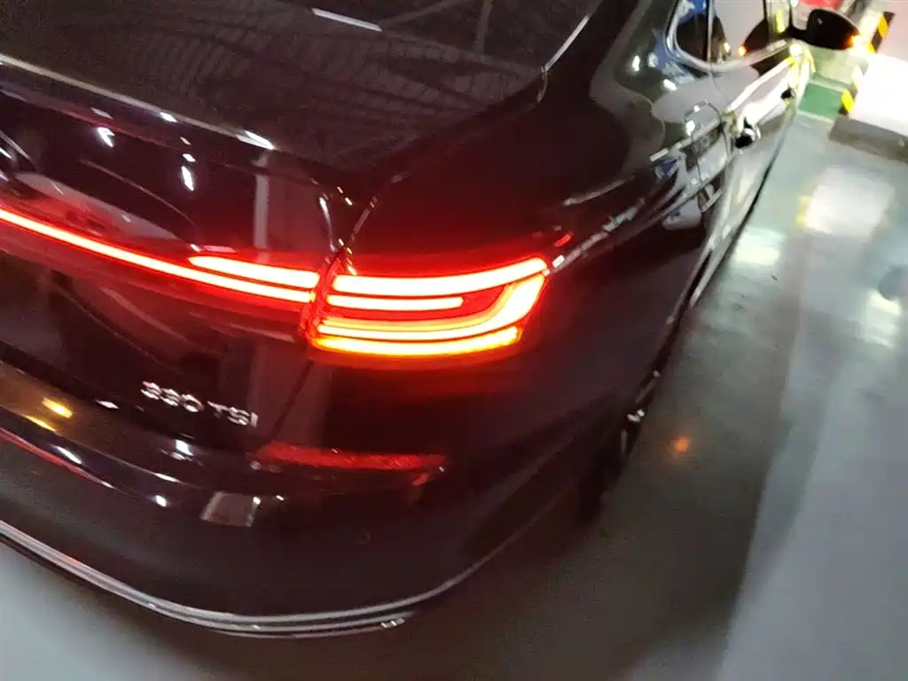 Volkswagen Passat 2022 330TSI Elite Edition фото 8