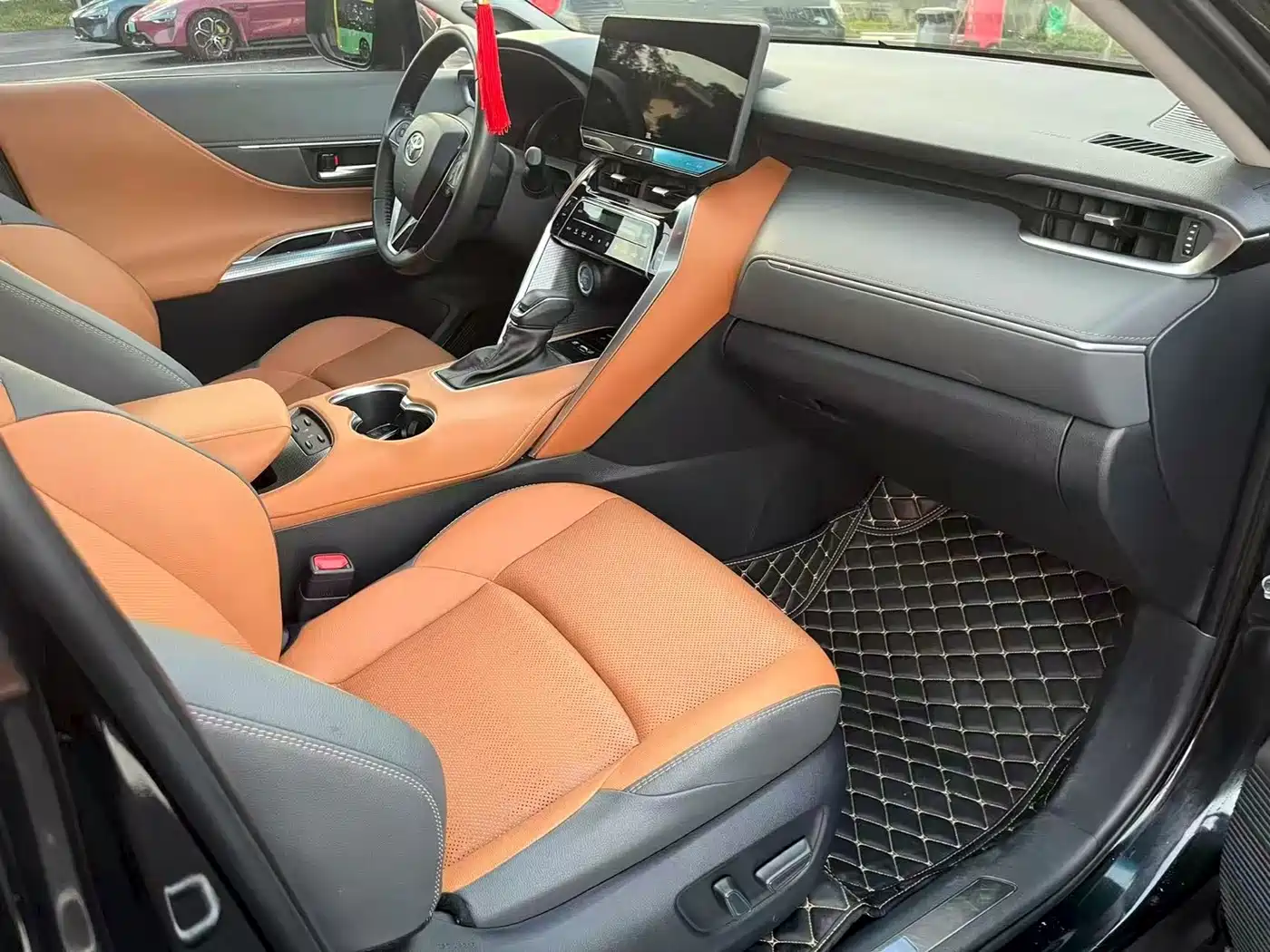 Toyota Venza 2023 2.5L Smart Hybrid FWD Premium фото 4