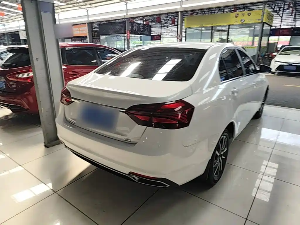 Фото 7 - Geely Emgrand