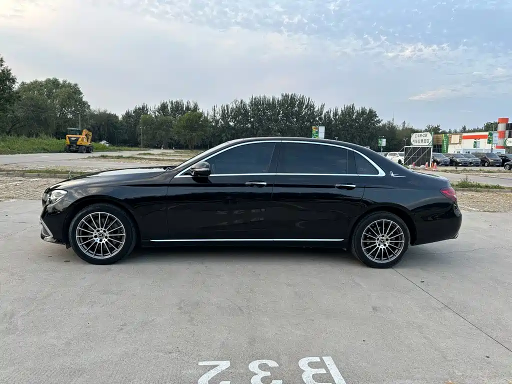 Фото 7 - Mercedes-Benz E-Class