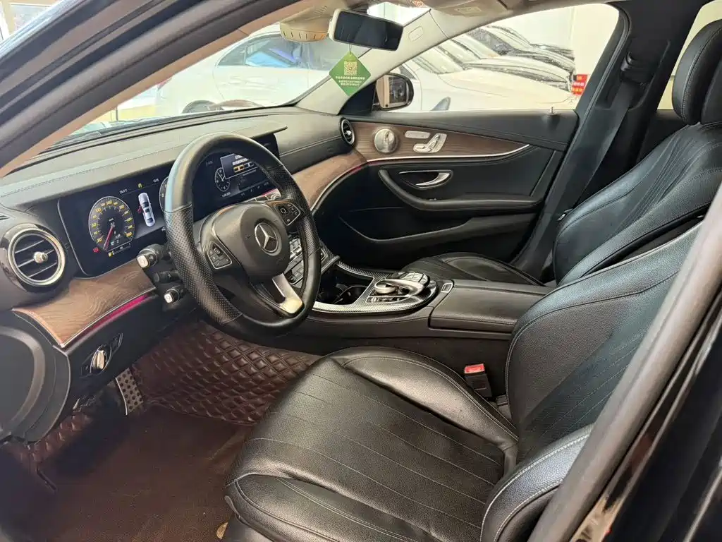 Фото 4 - Mercedes-Benz E-Class