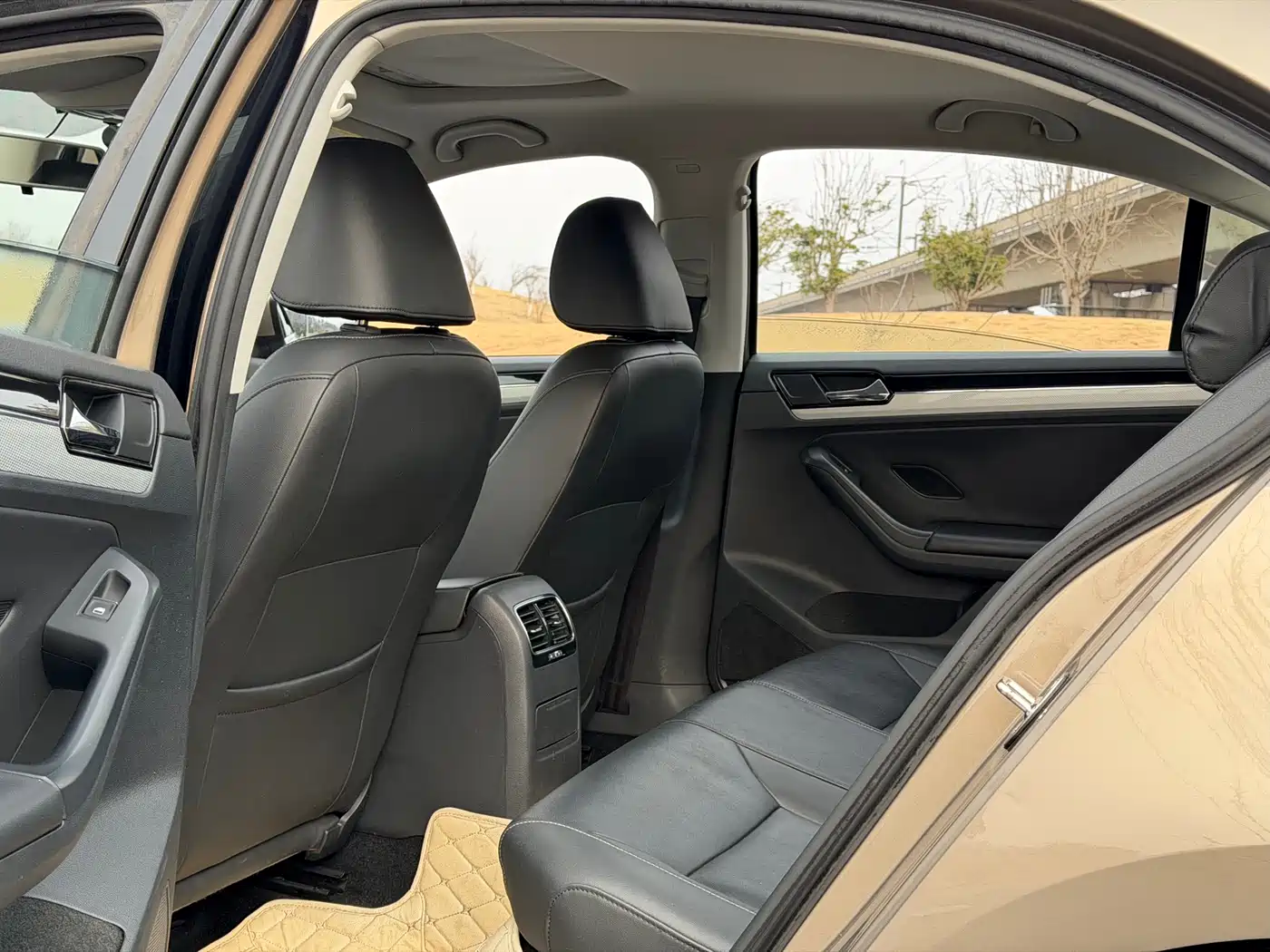 Volkswagen Sagitar 2015 230TSI Automatic Comfort фото 7