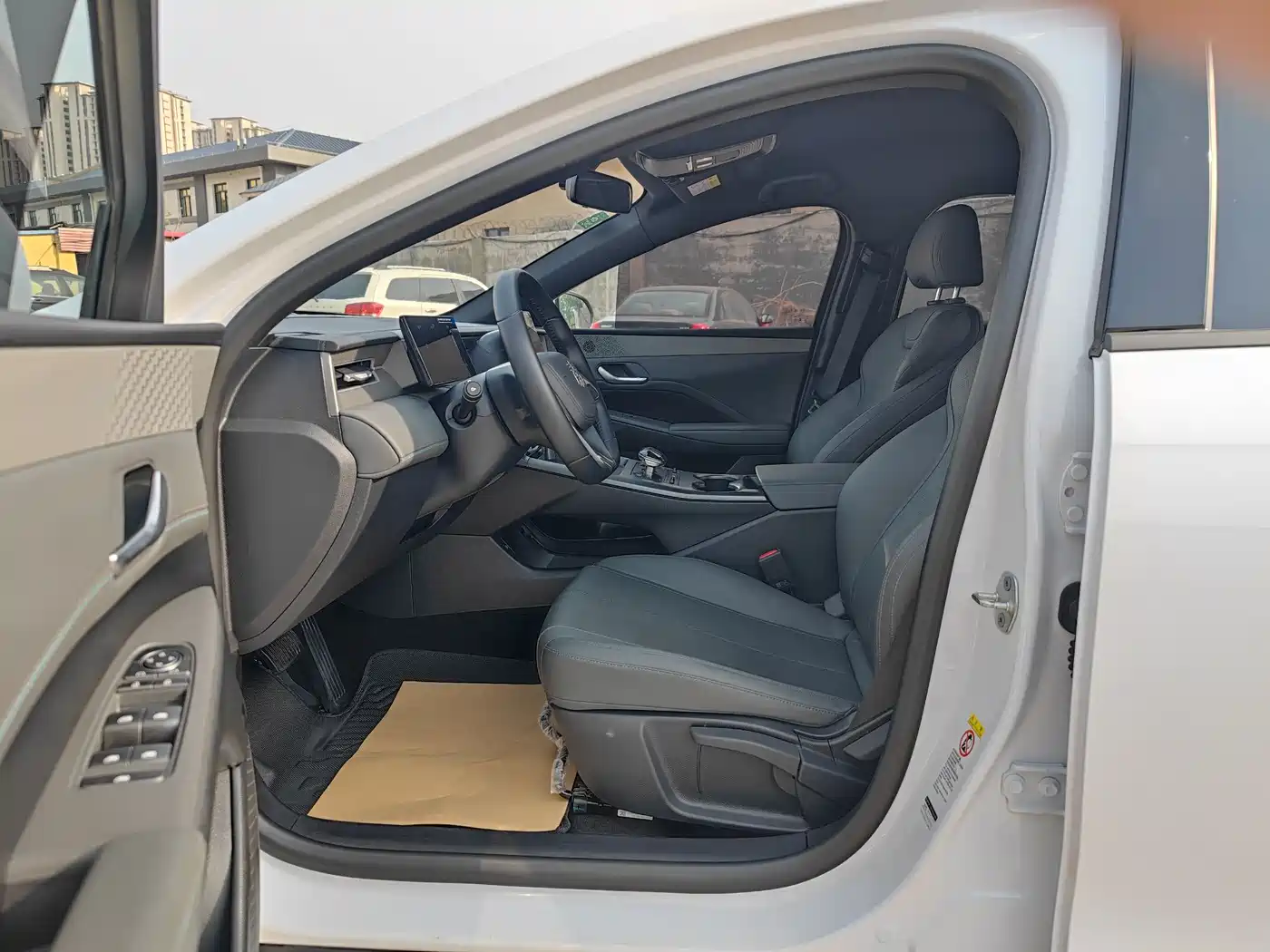 BYD Qin PLUS 2025 DM-i Smart Drive 55KM Leader фото 9