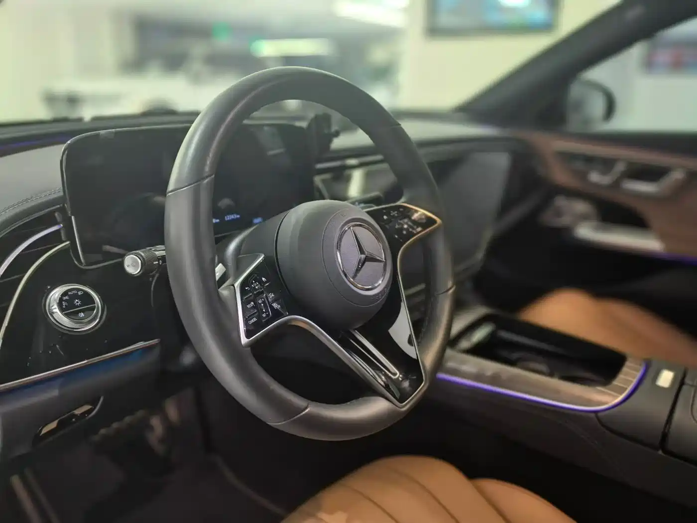Mercedes-Benz E-Class 2024 Model E 300 L Luxury фото 5