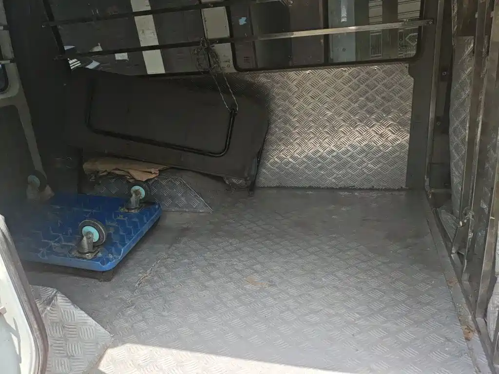 Iveco Daily 2021 2021 Model 2.5T A35 M1 Passenger Vehicle 5-9 Seats Short Wheelbase Medium Roof Dual Tires Sliding Door