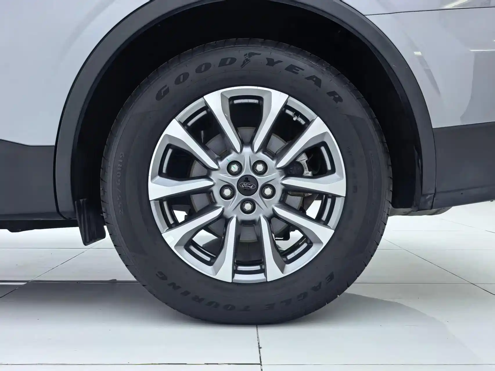 Фото 25 - Ford Edge