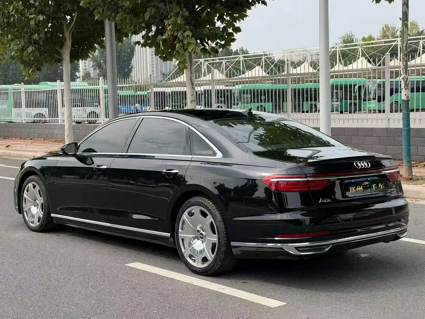 Photo 9 - Audi A8