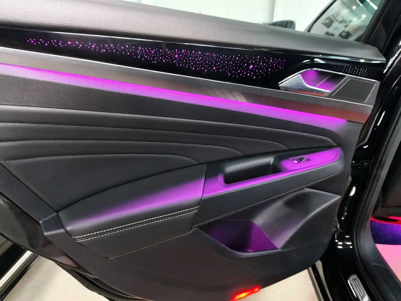 Volkswagen Passat 2024 330TSI Starlight Elite Edition фото 16