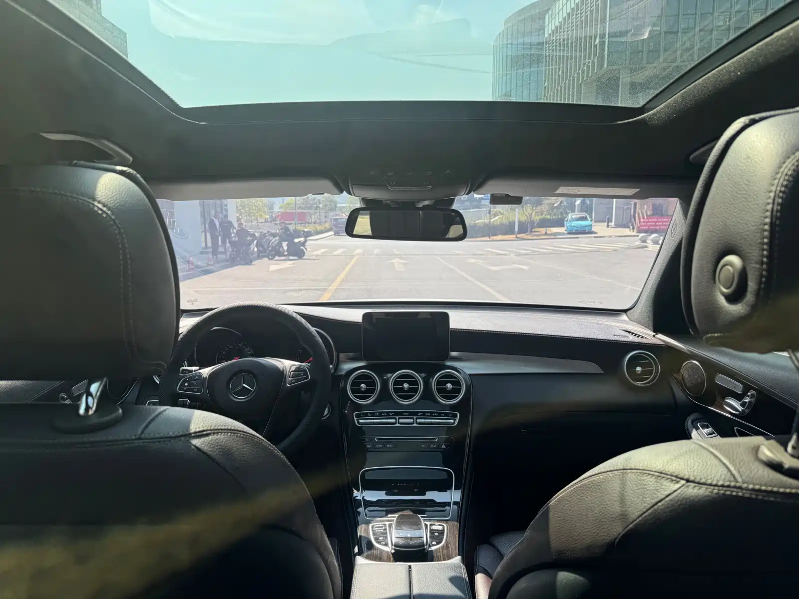 Фото 8 - Mercedes-Benz GLC