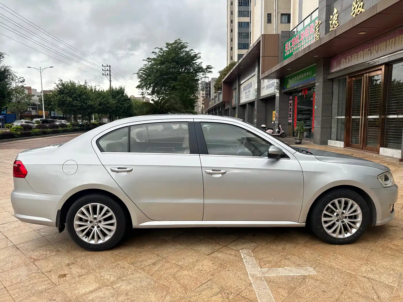 Volkswagen Lavida 2013 Model 1.4TSI DSG Luxury фото 10
