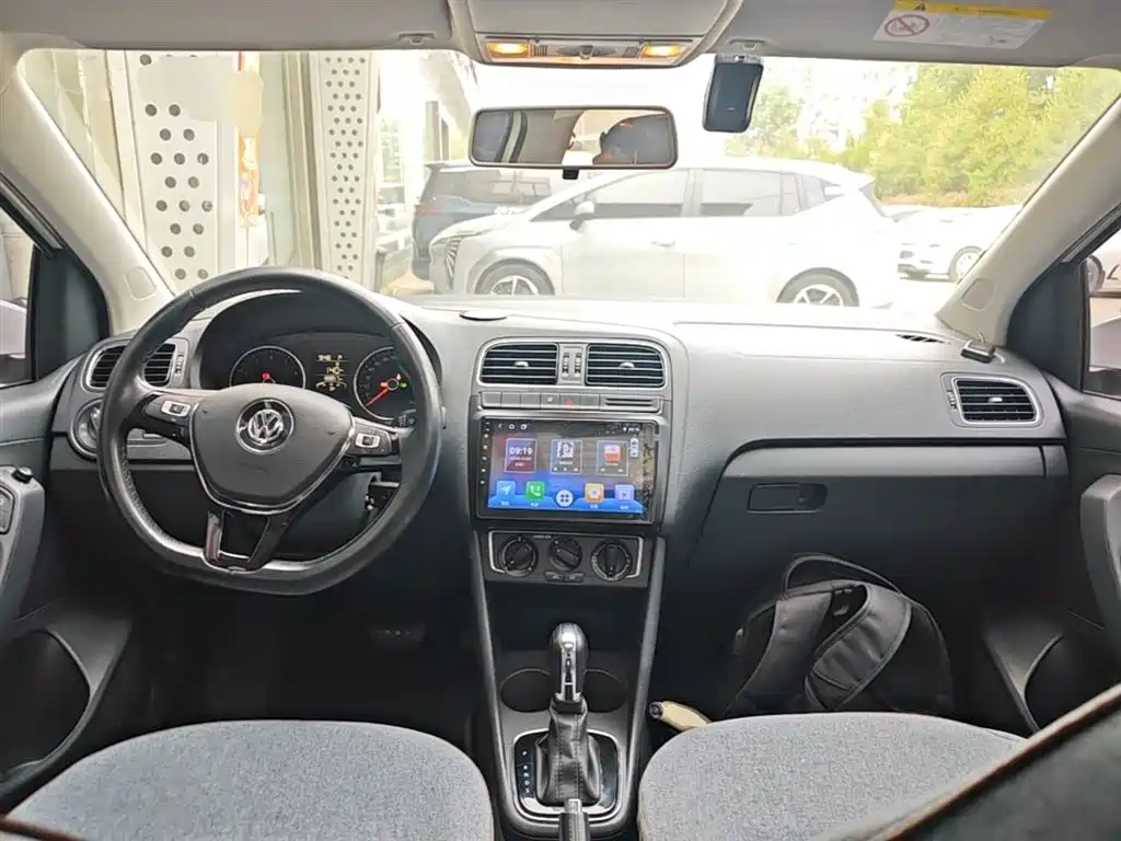 Volkswagen Polo 2016 1.6L Automatic Comfort фото 10