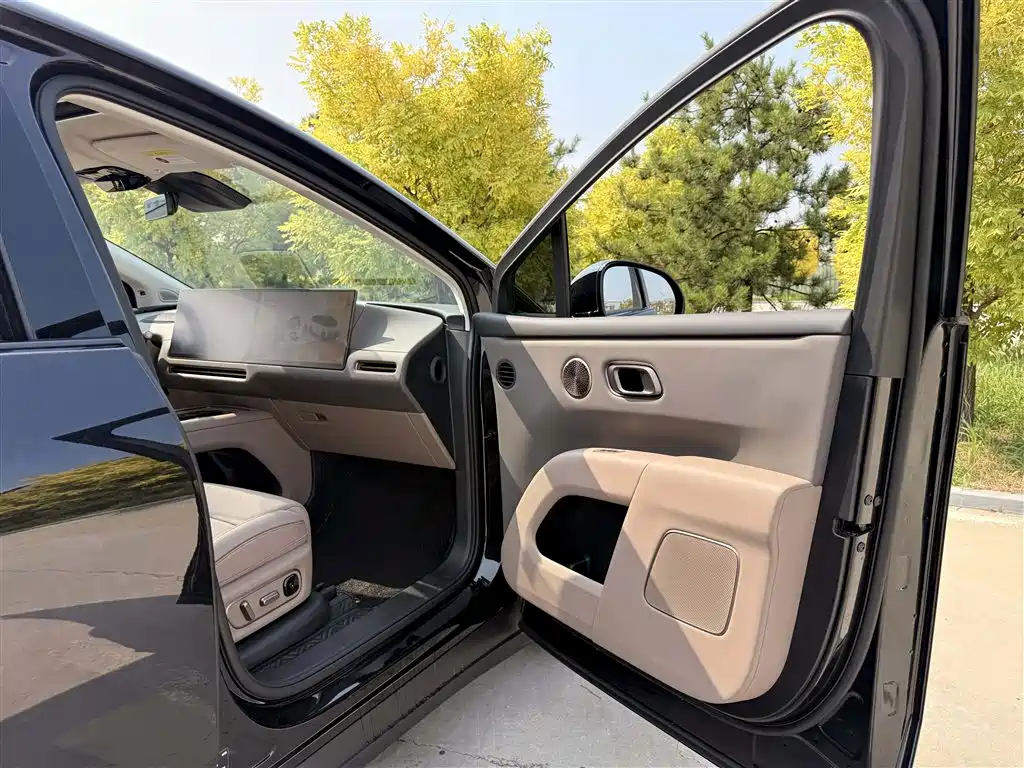 Li Auto Li i8 2026 2025 Standard Edition