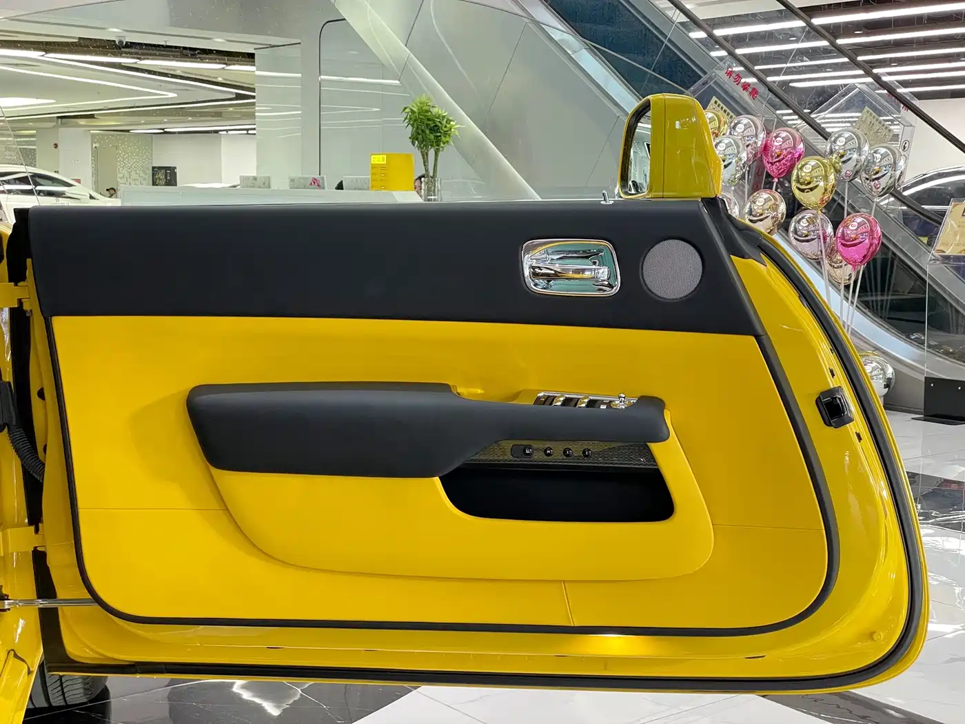 Rolls-Royce Wraith 2022 2021 Black Badge Pop Explosion