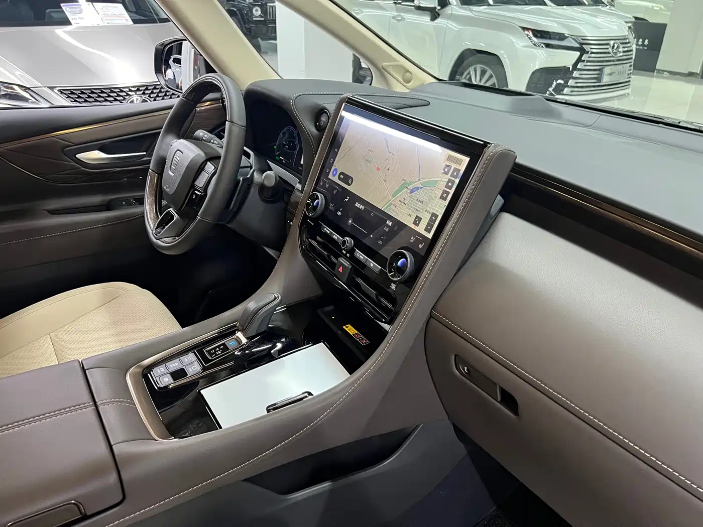 Toyota Vellfire 2024 Crown Hybrid 2.5L Executive Premium Edition фото 27