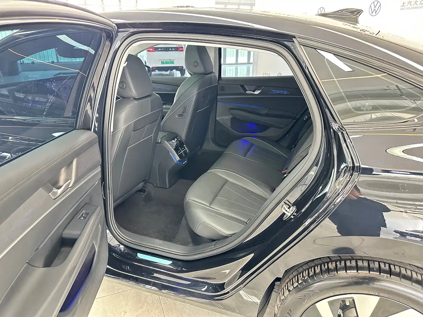 Volkswagen Passat 2025 Model Pro 380TSI Starlight Dragon Edition фото 7