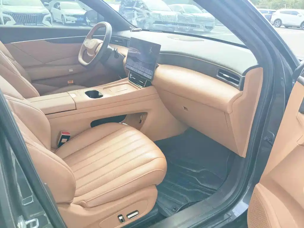 Dongfeng Aeolus L8 2025 2025 Plug-in Hybrid