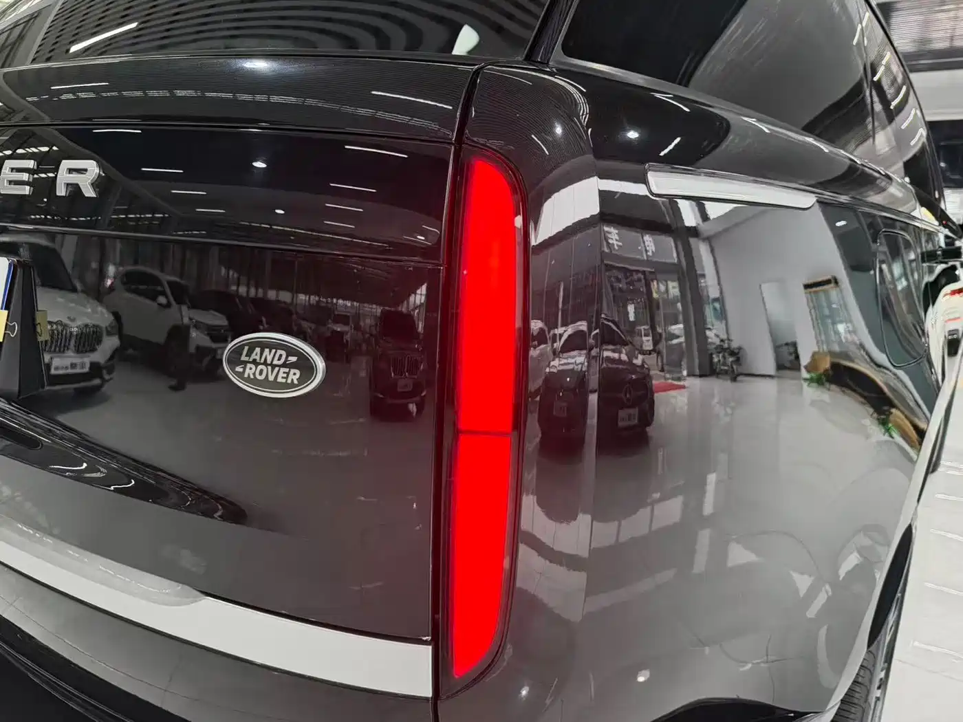 Photo 11 - Land Rover Range Rover