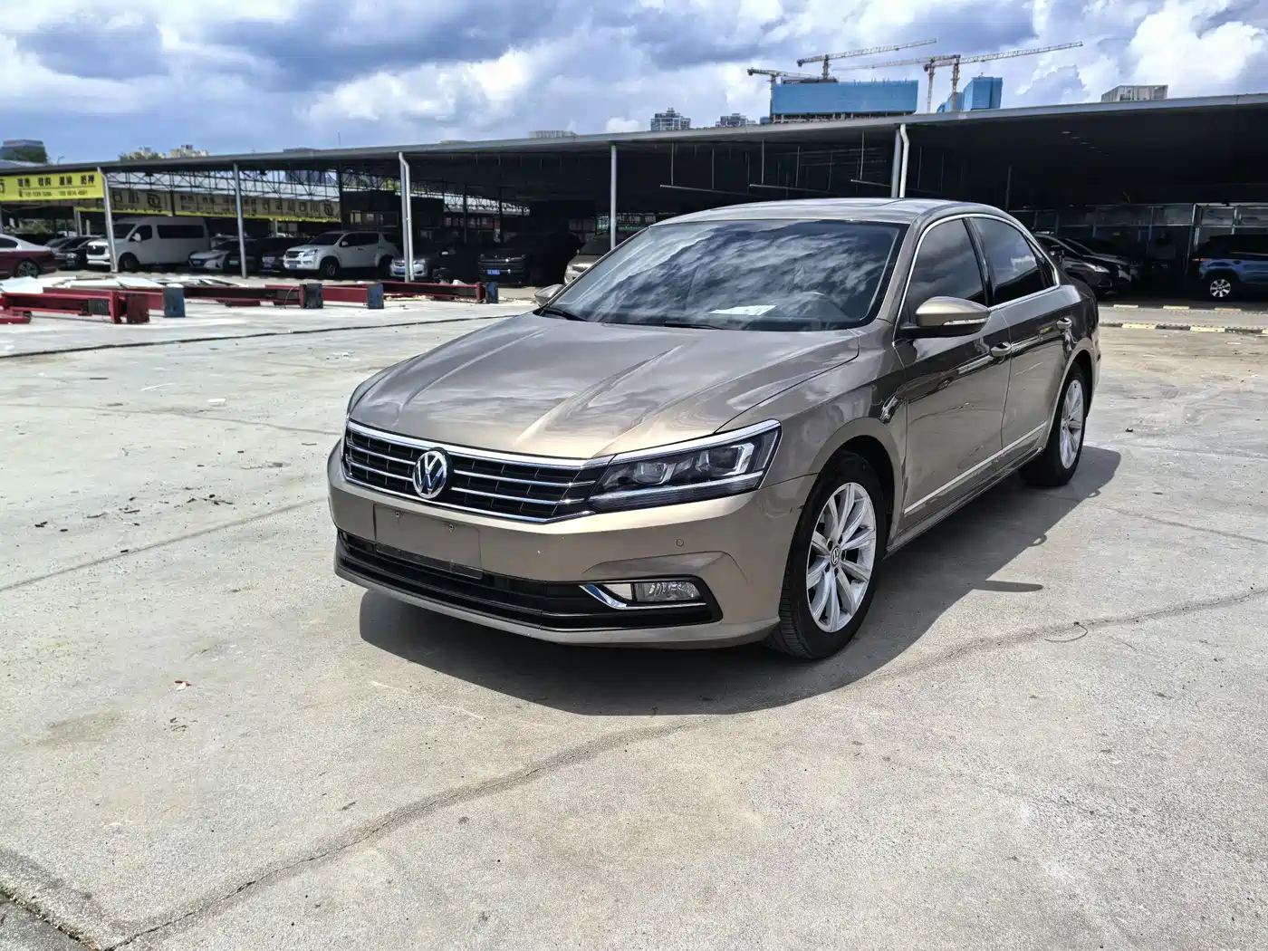 Фото 1 - Volkswagen Passat