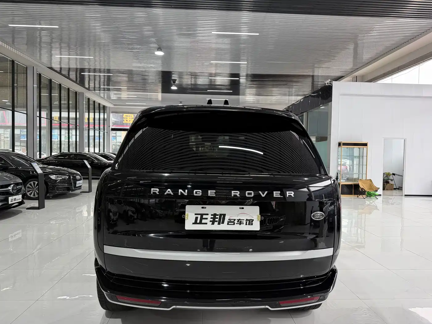 Photo 4 - Land Rover Range Rover