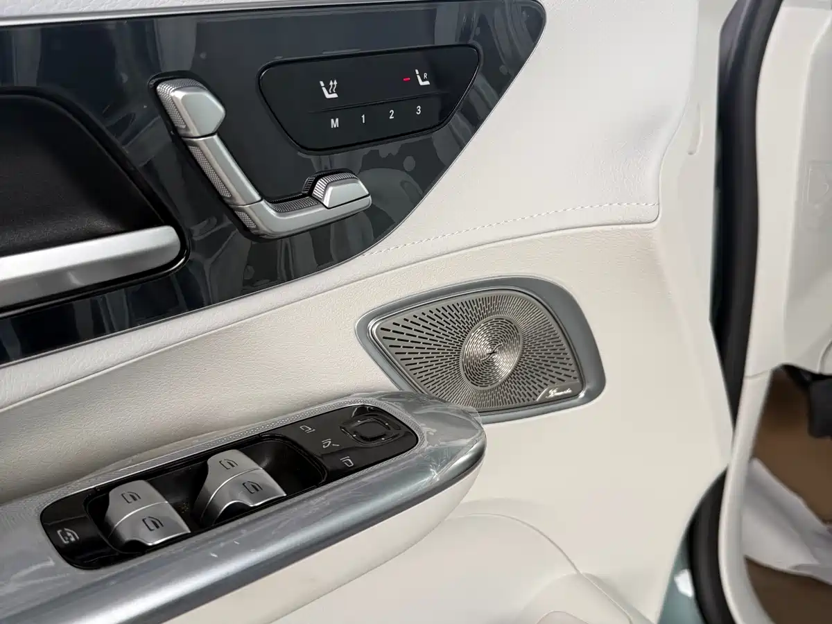 Mercedes-Benz EQE 2025 Model 500 4MATIC Luxury Edition фото 12