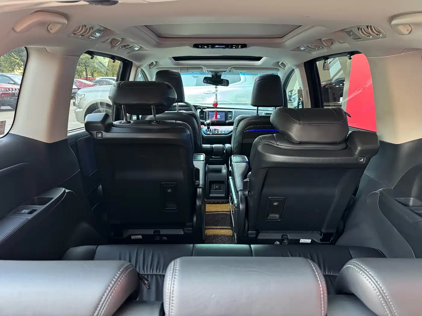 Фото 9 - Honda Odyssey