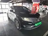 Photo 4 - Lincoln MKX