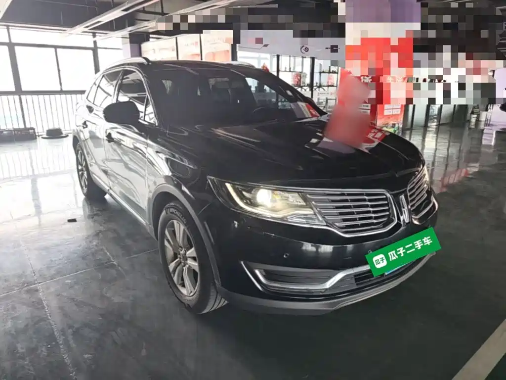 Photo 4 - Lincoln MKX