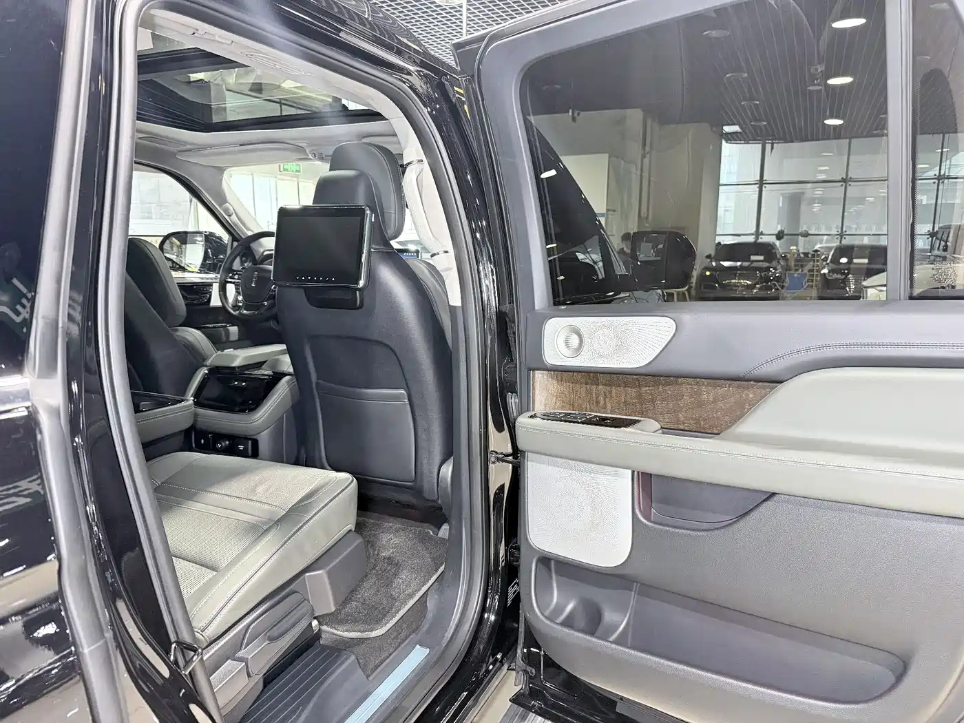 LINCOLN NAVIGATOR