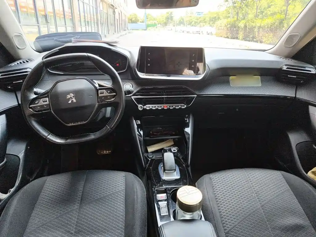 Peugeot e2008 2021 2020 Sharp Style