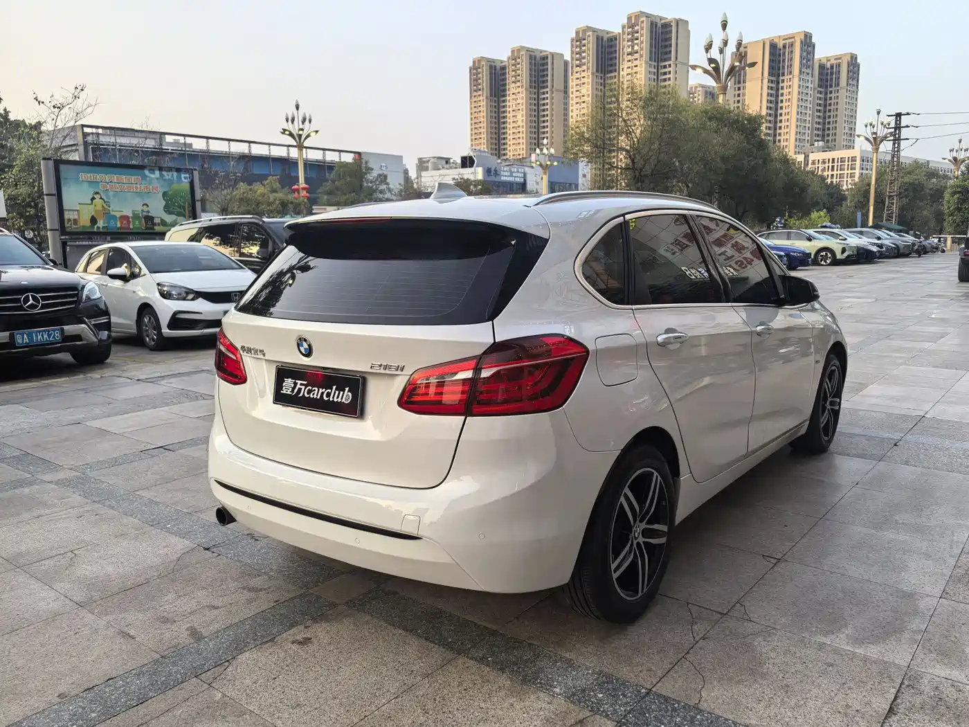 BMW 2 Series Touring 2016 218i Sport Design Package фото 9