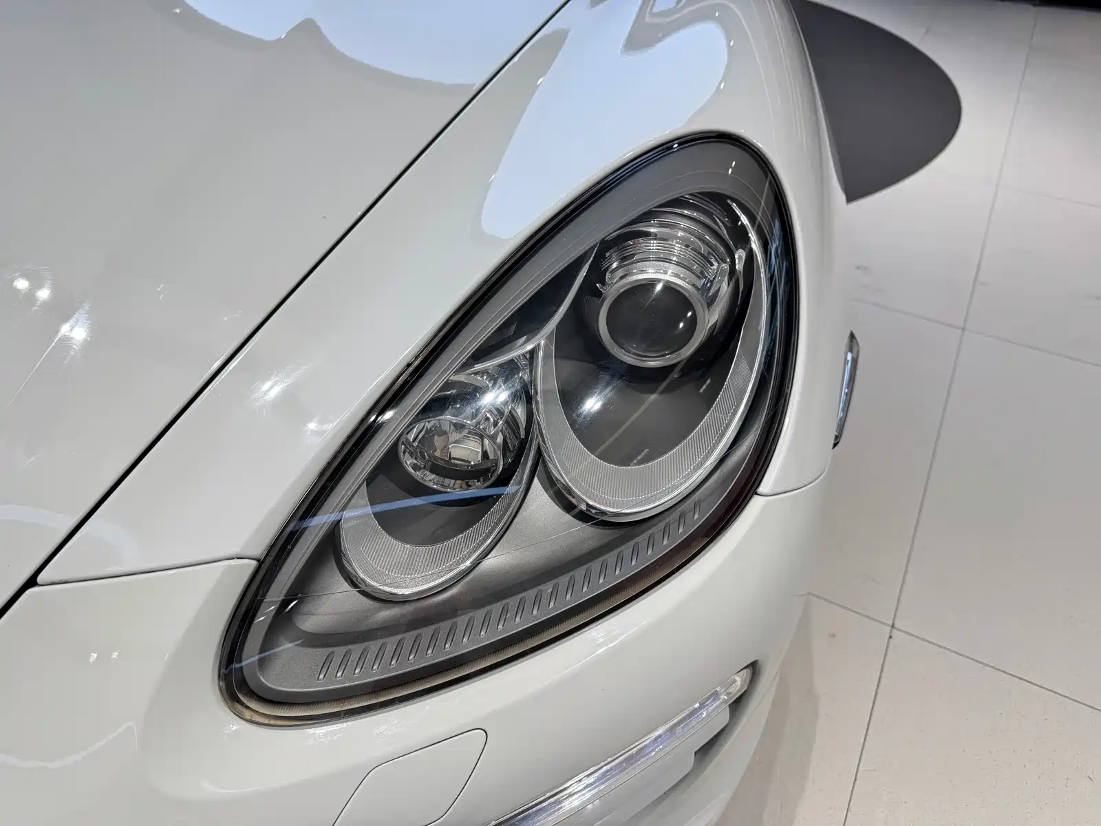 Photo 11 - Porsche Cayenne