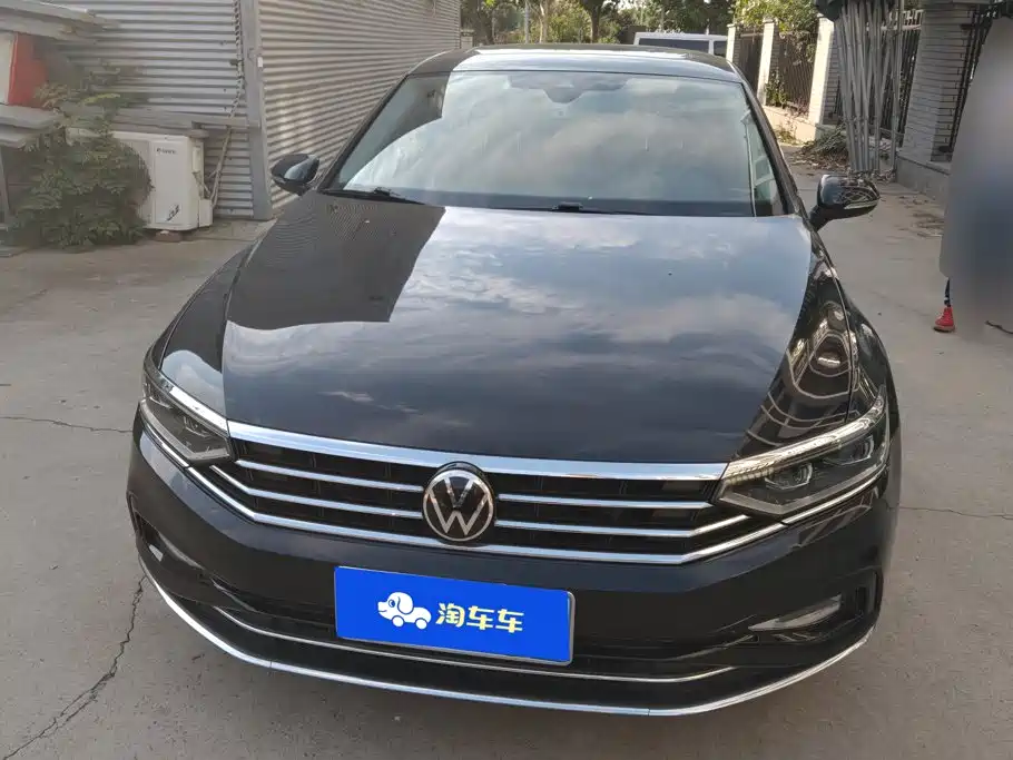 Photo 2 - Volkswagen Magotan