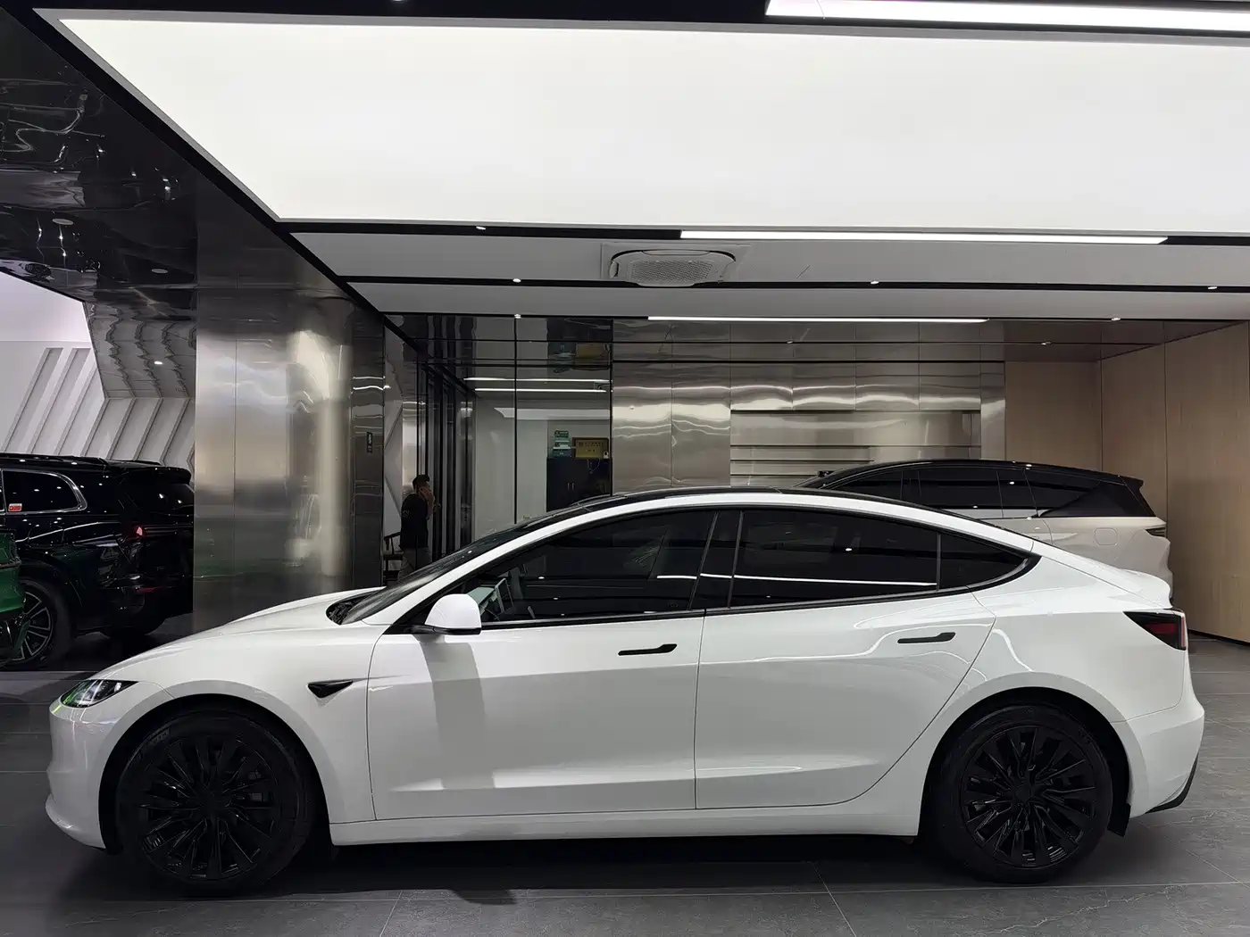 Фото 13 - Tesla Model 3