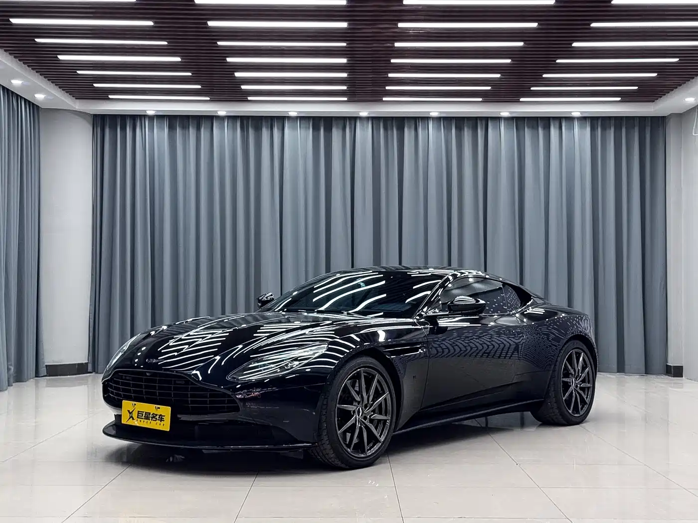 Aston Martin DB11 2017 2016 5.2T Launch Edition
