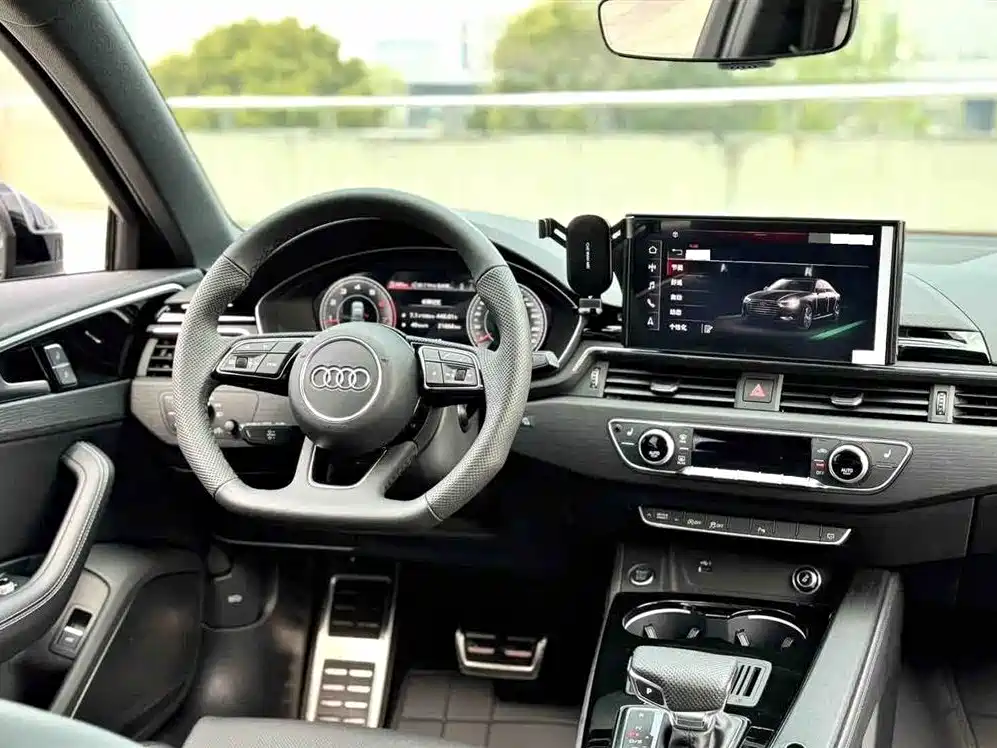 Audi A4L 2025 2025 2 Million Celebration Edition 40 TFSI Luxury Dynamic