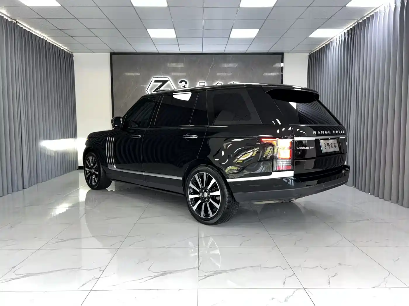 Land Rover Range Rover 2014 3.0 SC V6 Vogue SE Genesis Extended Edition фото 5