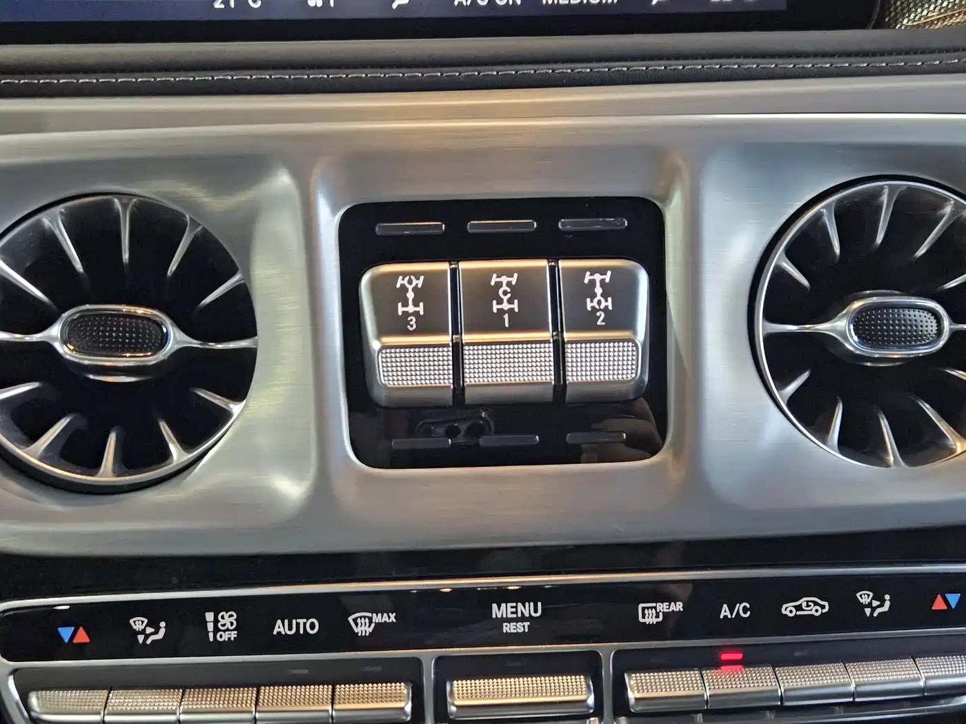 Mercedes-Benz G-Class 2024 G 500 фото 18
