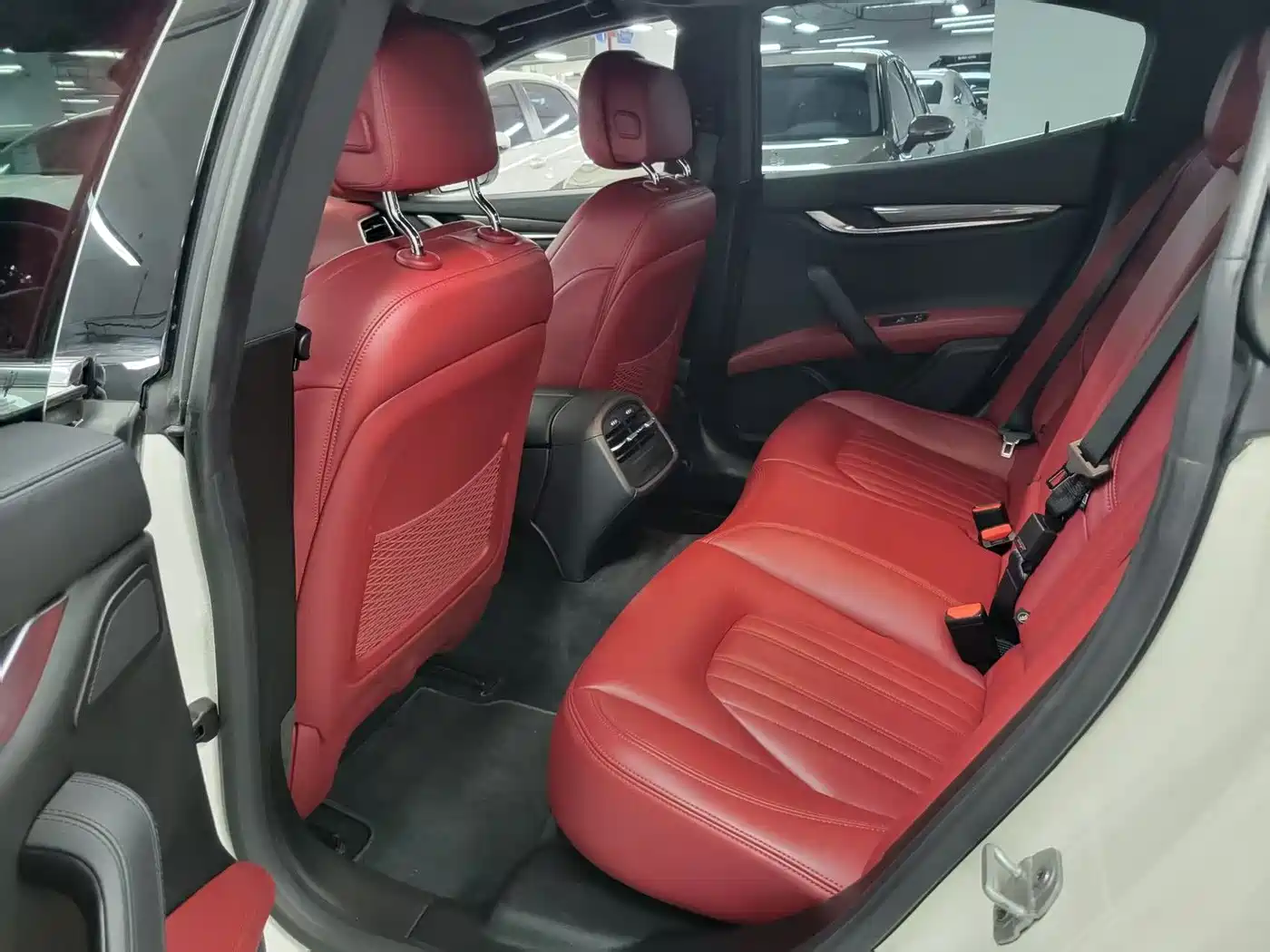 Фото 8 - Maserati Ghibli