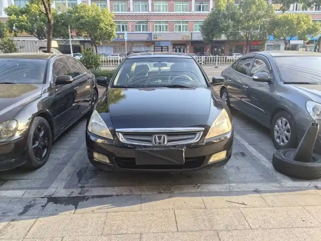 Фото 2 - Honda Accord