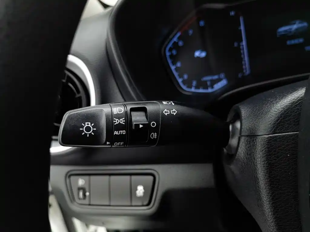 Photo 21 - Kia K3