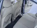 Photo 13 - Hyundai Elantra