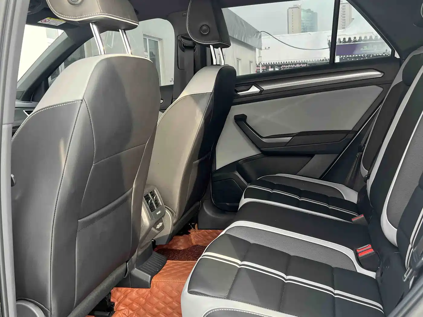 VOLKSWAGEN T-ROC EXPLORING SONGS