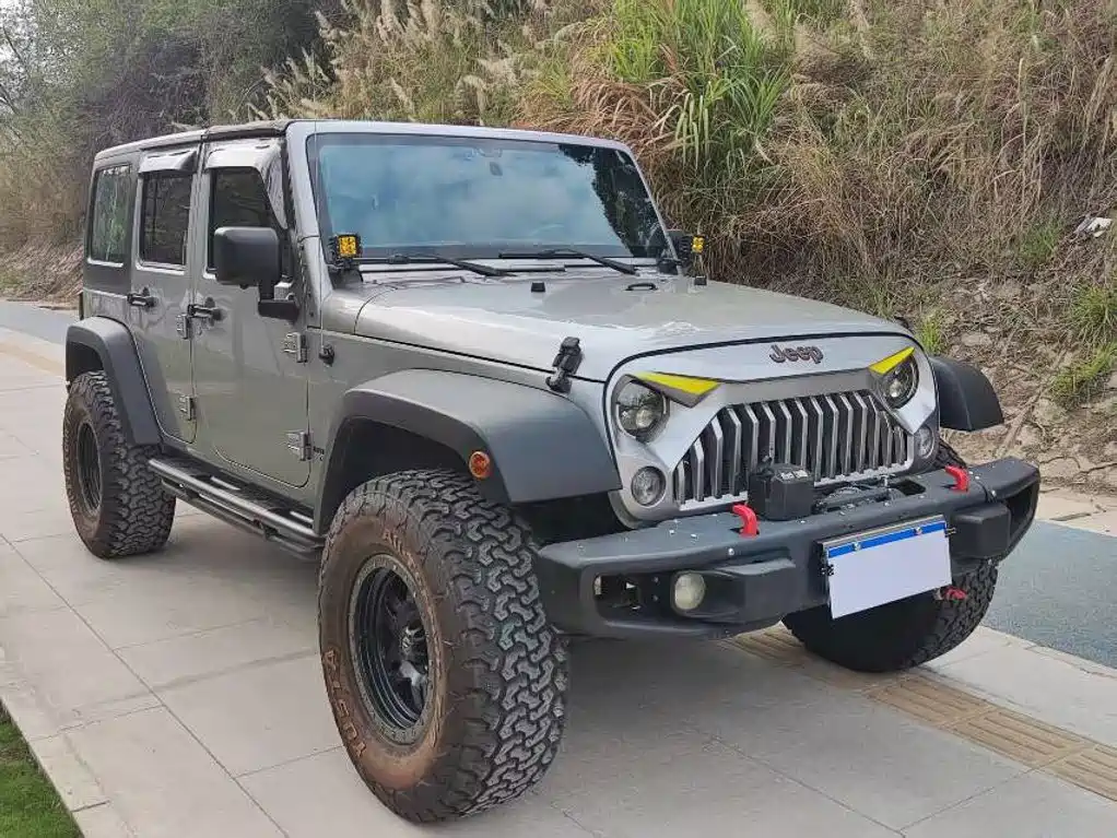 Photo 3 - Jeep Wrangler