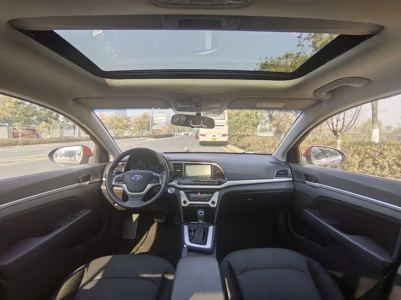 Hyundai Elantra 2016 Model 1.6L Automatic Smart Elite фото 7