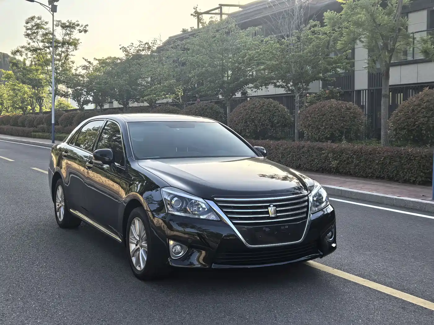 Toyota Crown 2012 2.5L Royal Leather Edition фото 3