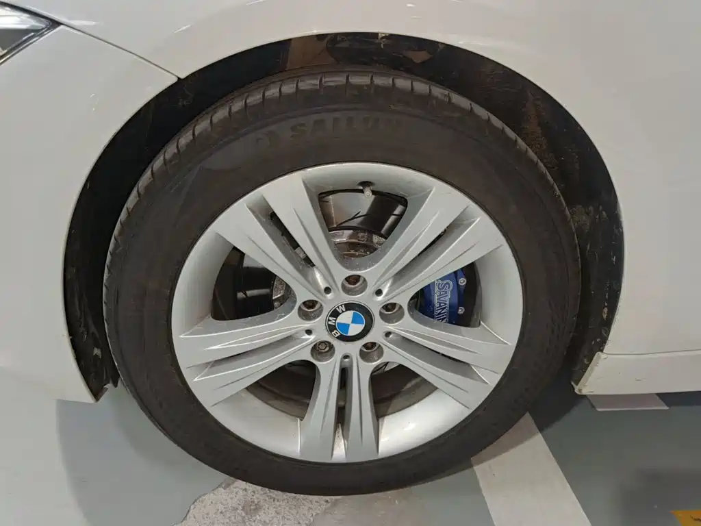 Photo 23 - BMW 3 Series