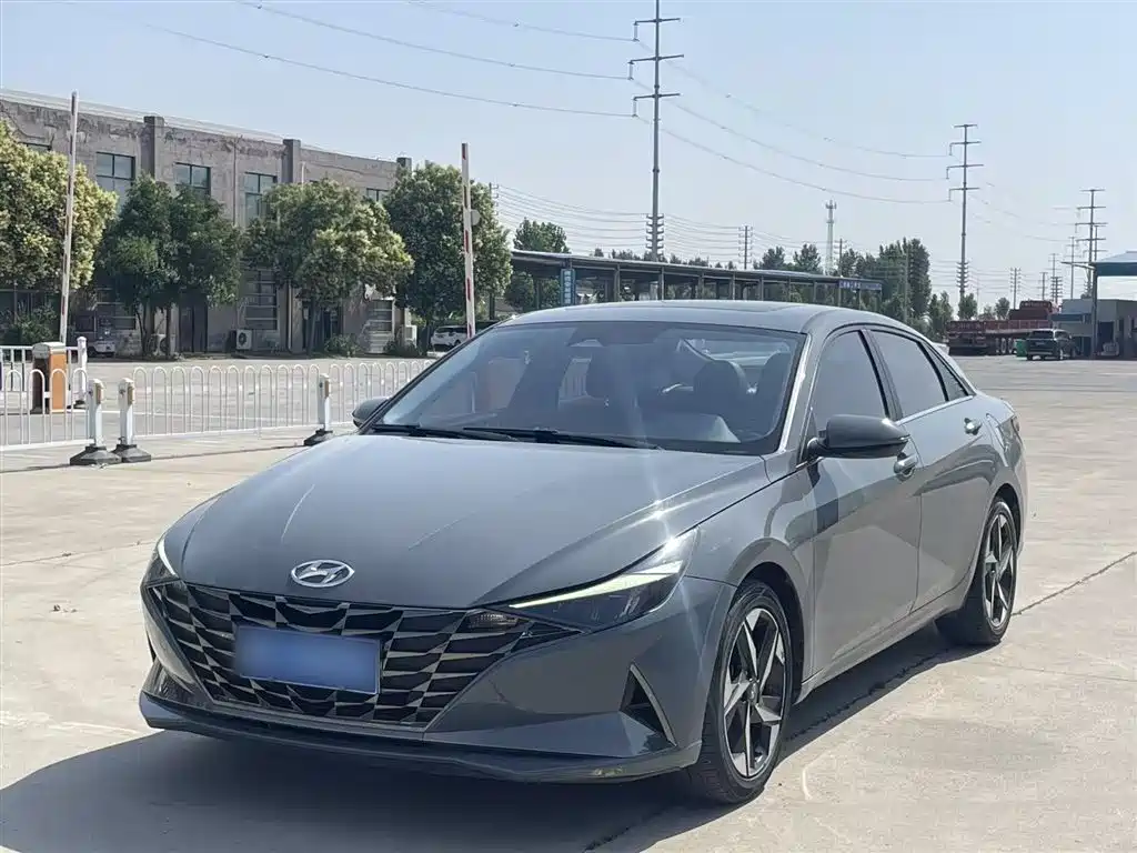 Hyundai Elantra 2021 1.5L CVT LUX Premium Edition