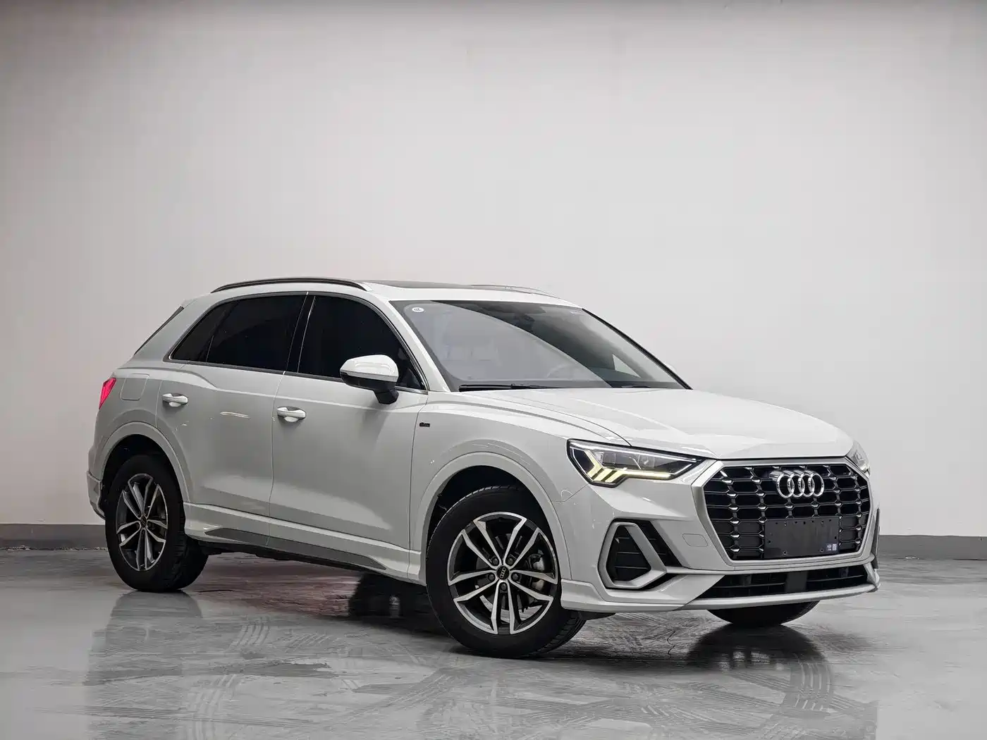 Audi Q3 2023 35 TFSI Progressive Dynamic (1.4T) фото 3