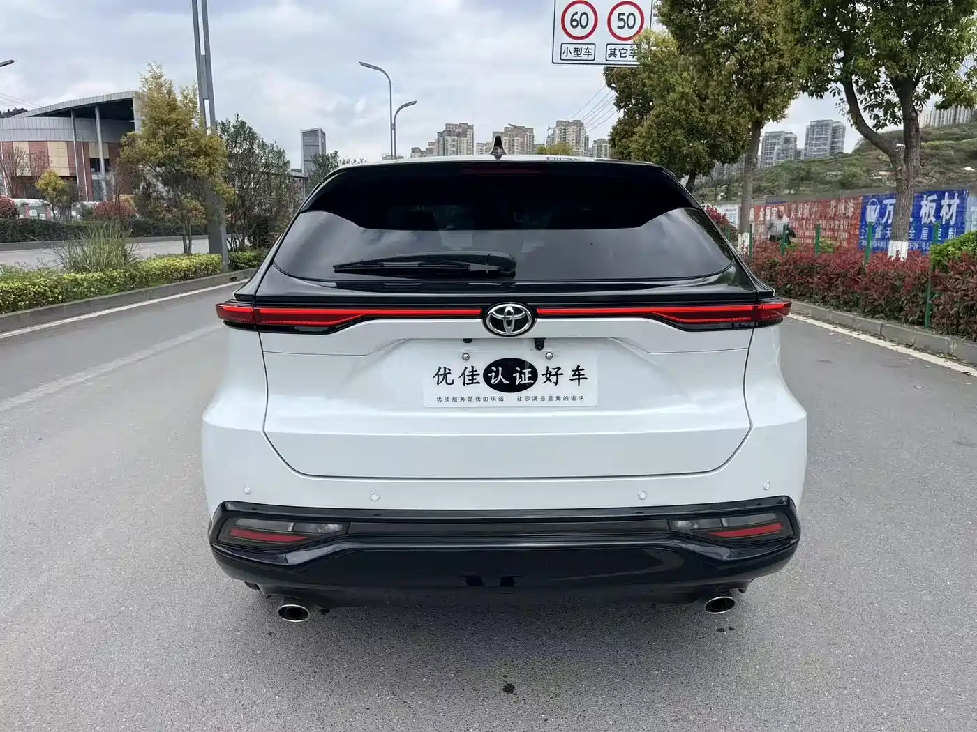 Toyota Venza 2022 2.0L CVT 2WD Premium фото 11